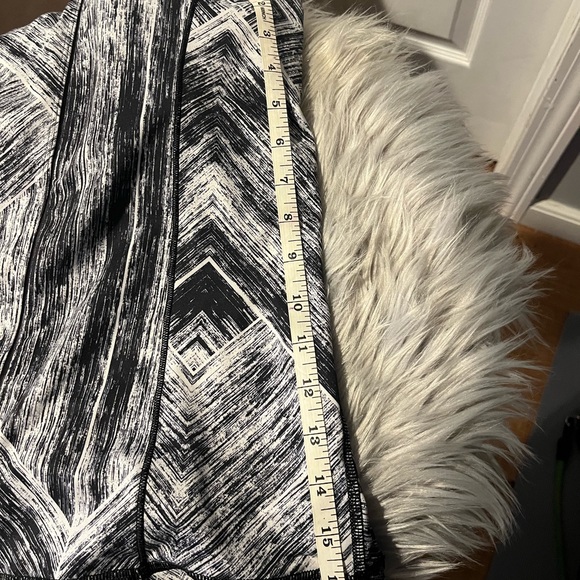 Lululemon & Avia Bundle of sports Bras /Tops - Picture 4 of 9